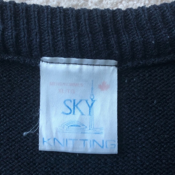 Vintage - SKY KNITTING - mens Vneck sweater 100% acrylic, navy blue - Picture 4 of 7